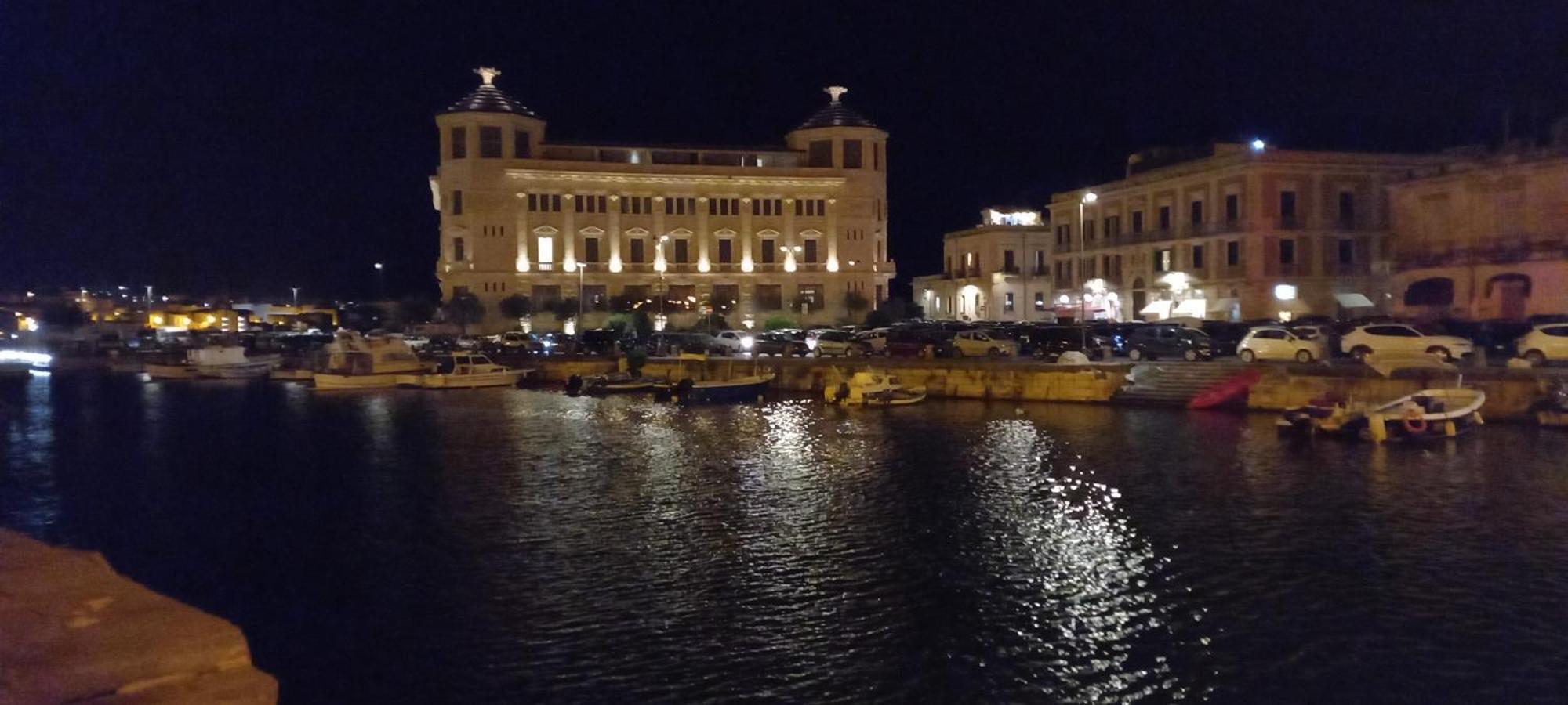 Central Chic Διαμέρισμα Συρακούσες Δωμάτιο φωτογραφία